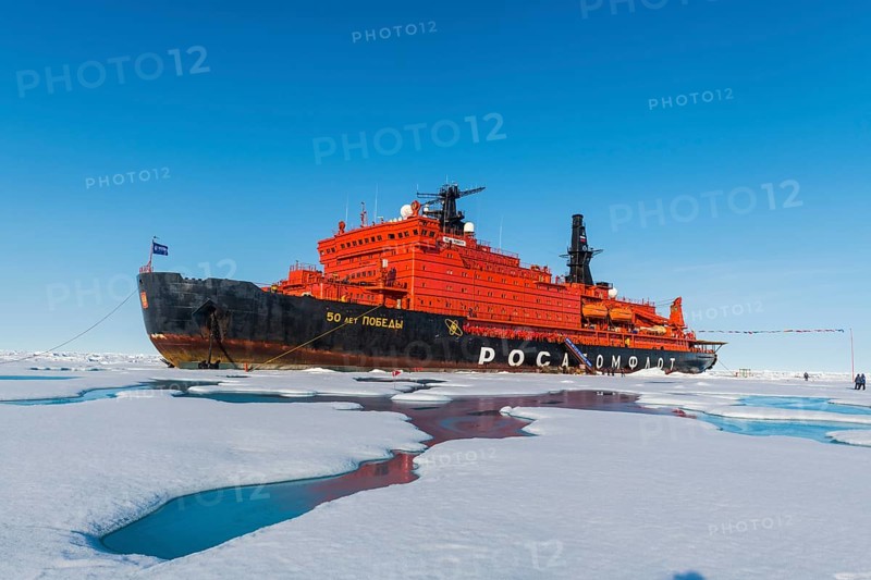 Icebreaker '50 years of victory' on the North Pole