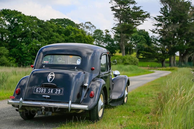 Oldtimer Citroen Traction 11 BL legere from 1957 in black