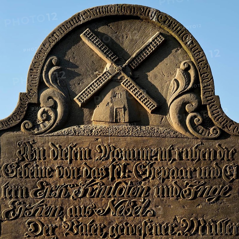 The speaking gravestone of the miller Erk Knudten at the cemetery of the St. Clemens church