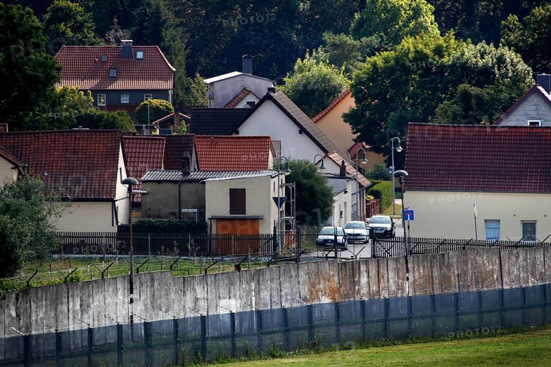 Border fortification with border fence