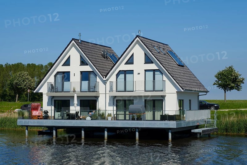 Pile houses on the river Harle