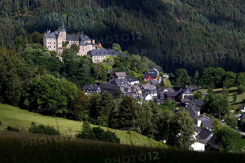 Place with Lauenstein Castle