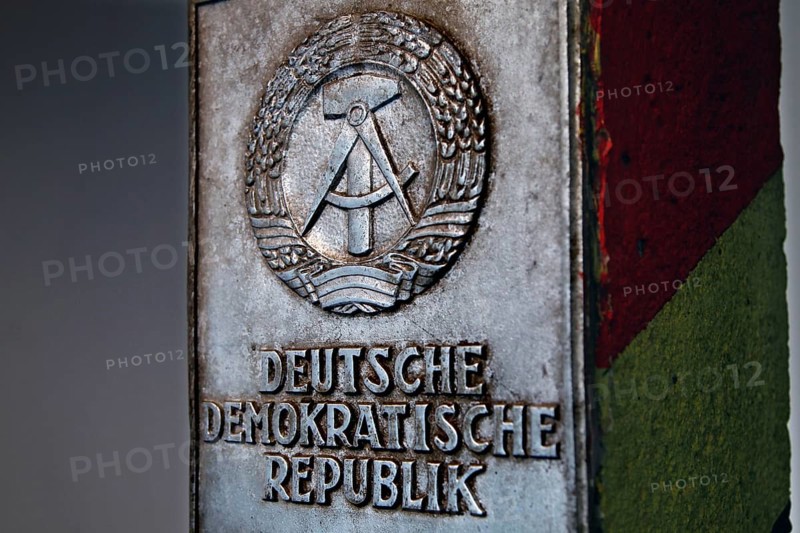 Border post with national coat of arms of the GDR