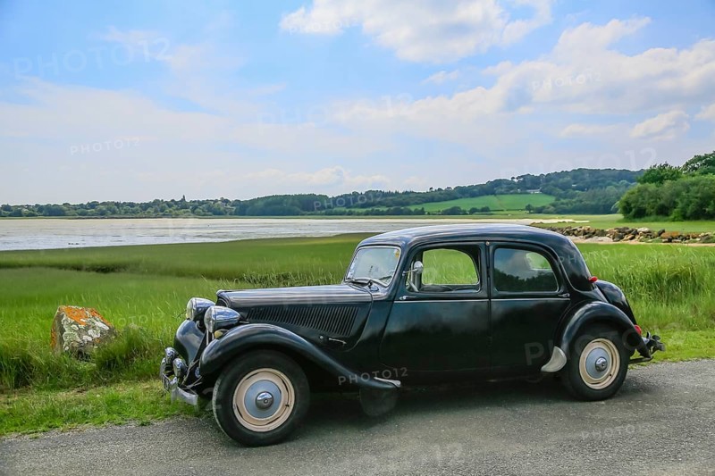 Oldtimer Citroen Traction 11 BL legere from 1957 in black