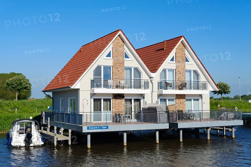 Pile houses on the river Harle