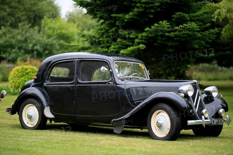 Oldtimer Citroen Traction 11 BL legere from 1957 in black