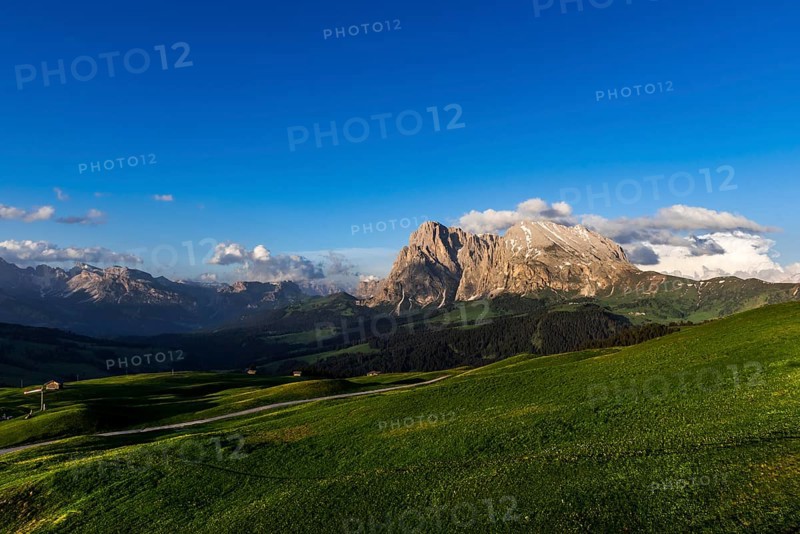 View of the peaks of the Langkofel (left) and the Plattkofel (right)