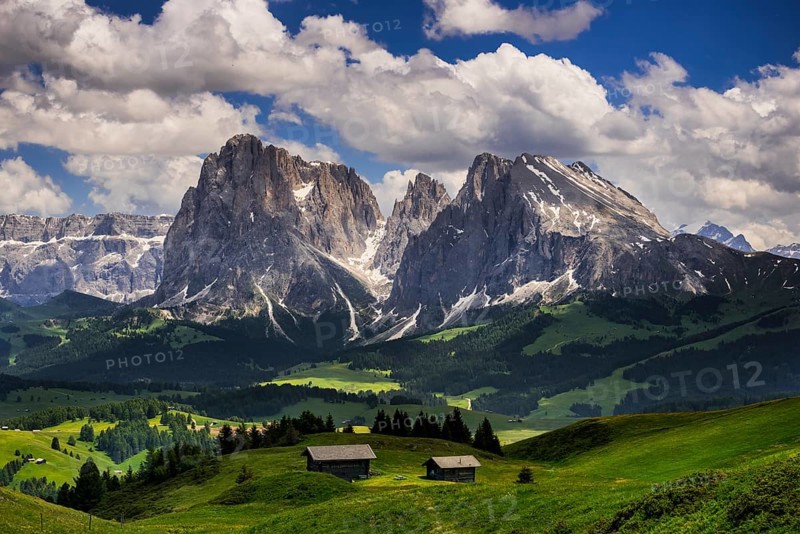 View of the peaks of the Langkofel (left) and the Plattkofel (right)