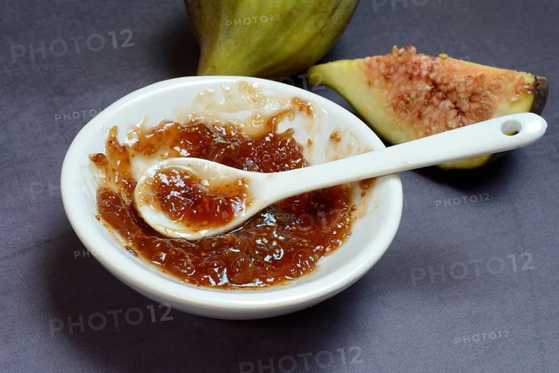 Fig jam in small bowls