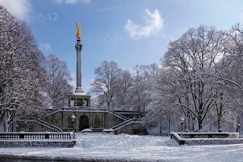 Peace angel or peace monument above the Prinzregent-Luitpold-Terrasse in the Maximiliansanlagen