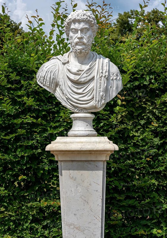 Busts at the first roundel in Sanssouci Park