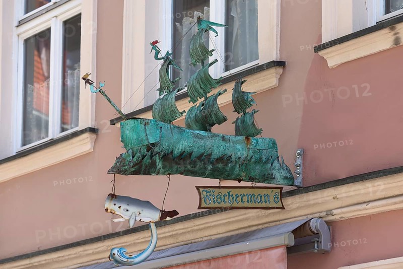Sailing ship as a nose sign of an inn