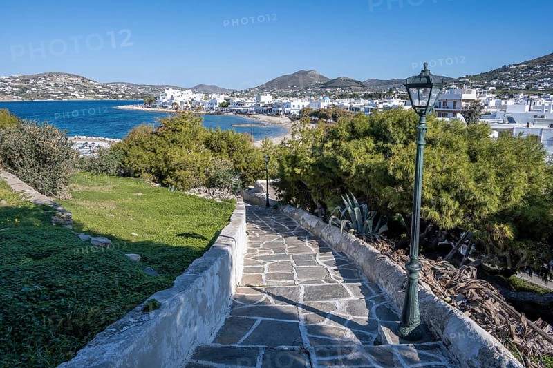 Path by the sea to Parikia