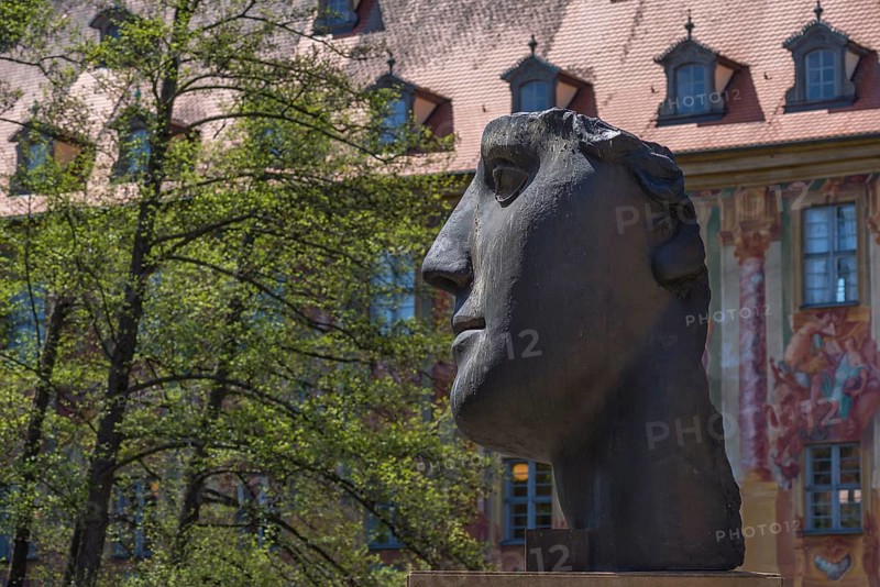 Bronze sculpture from 1987 is a work by Igor Mitoraj