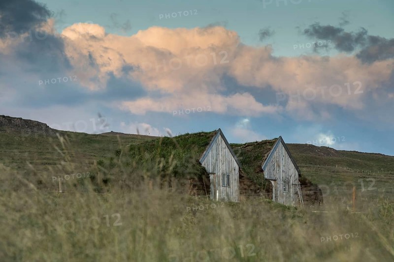 Horse stable and tool shed in original peat construction