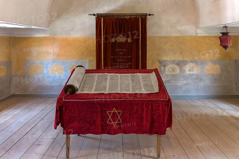 Table with Torah scroll and Torah cupboard in the synagogue in the Judenhof