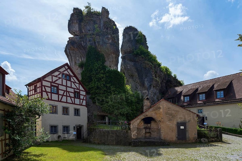 Two rock needles with Judenhof