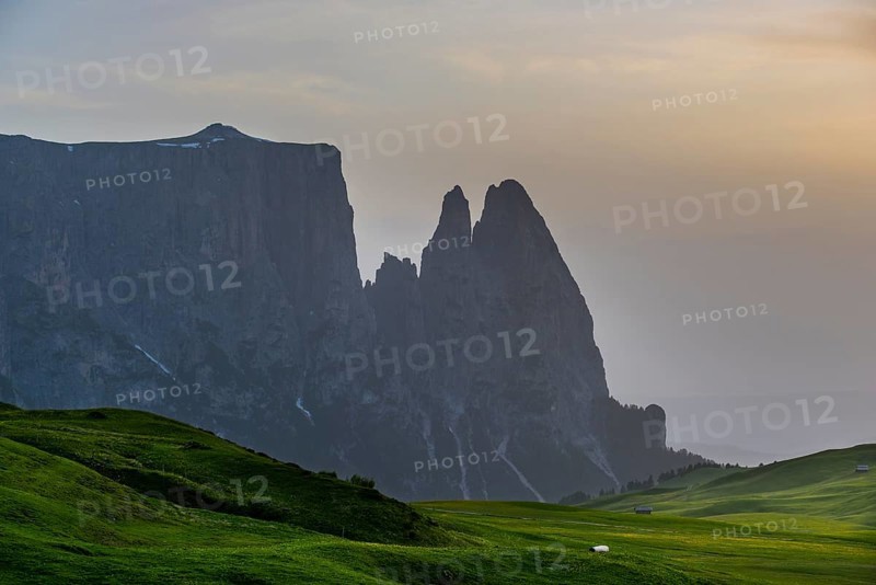 View of (from left to right) the Burgstall with the Santener Kanzele
