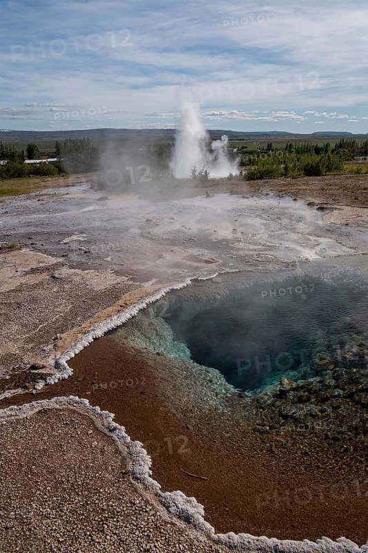 Thermal spring and eruption Geysir Strokkur