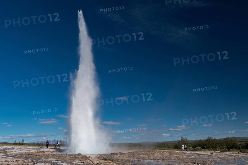 Tourists watching eruption Geysir Strokkur
