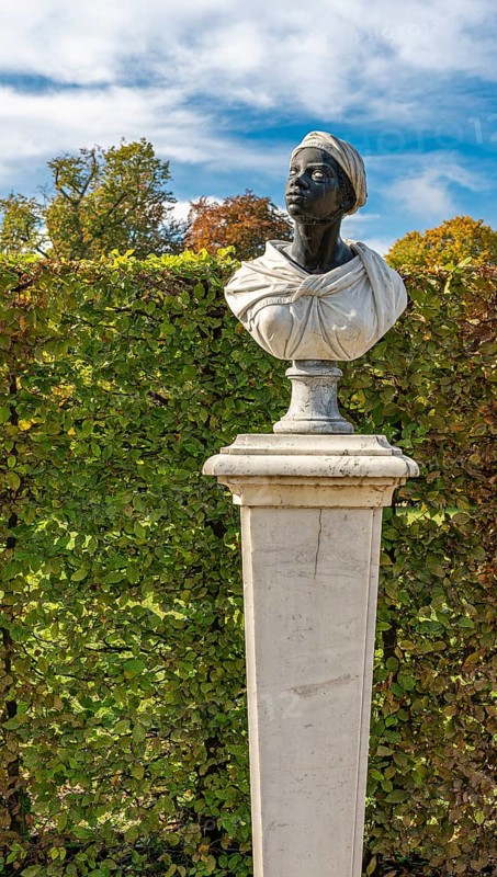 Busts at the first roundel in Sanssouci Park