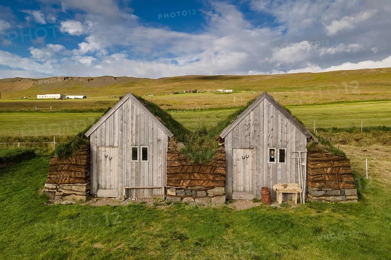 Horse stable and tool shed in original peat construction