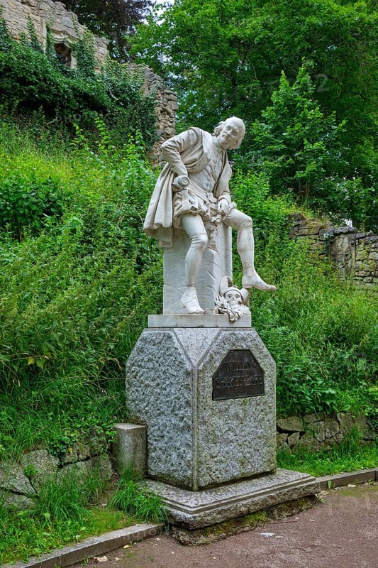 Shakespeare monument by Otto Lessing