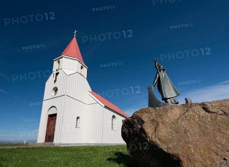 Monument to Guoriour Porbjarnardottir with son Snorri Porfinnsson