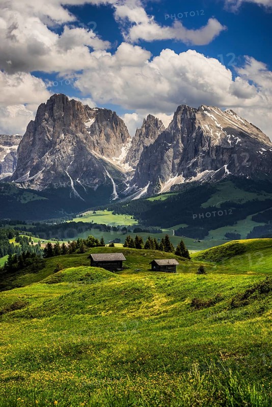 View of the peaks of the Langkofel (left) and the Plattkofel (right)