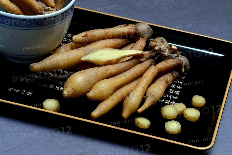 Fingerroot and knife on cutting board