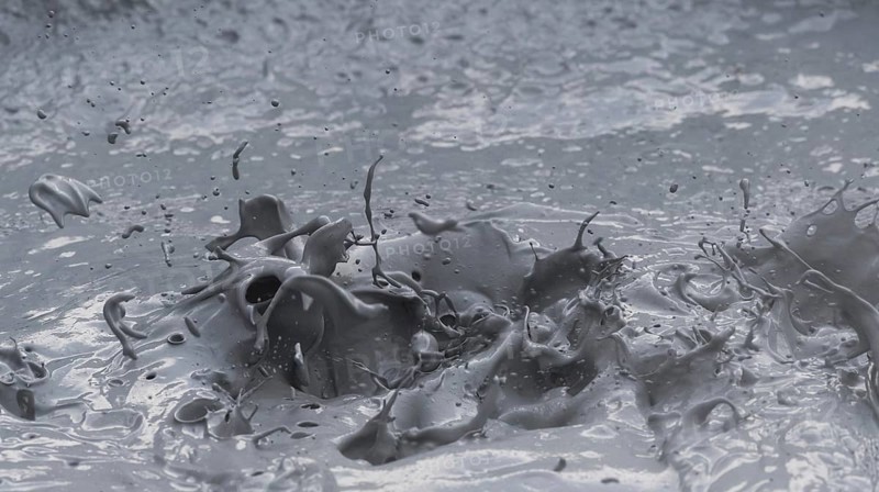 Splashing mud pot