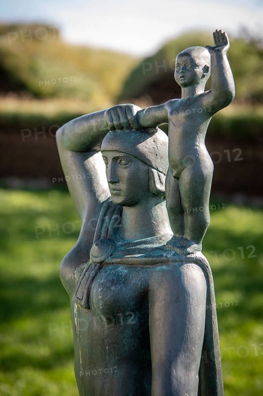 Monument to Guoriour Porbjarnardottir with son Snorri Porfinnsson