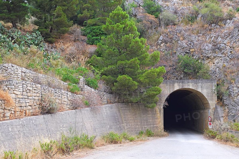 Access to the Diga Rosamarina dam