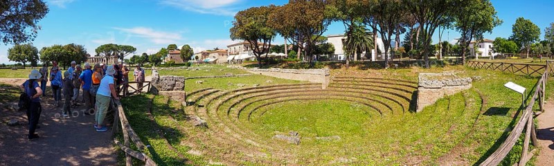 A tourist group visits the amphitheater of Paestum