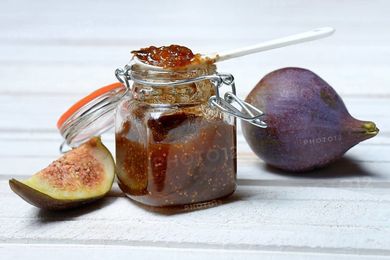 Fig jam in glass and figs