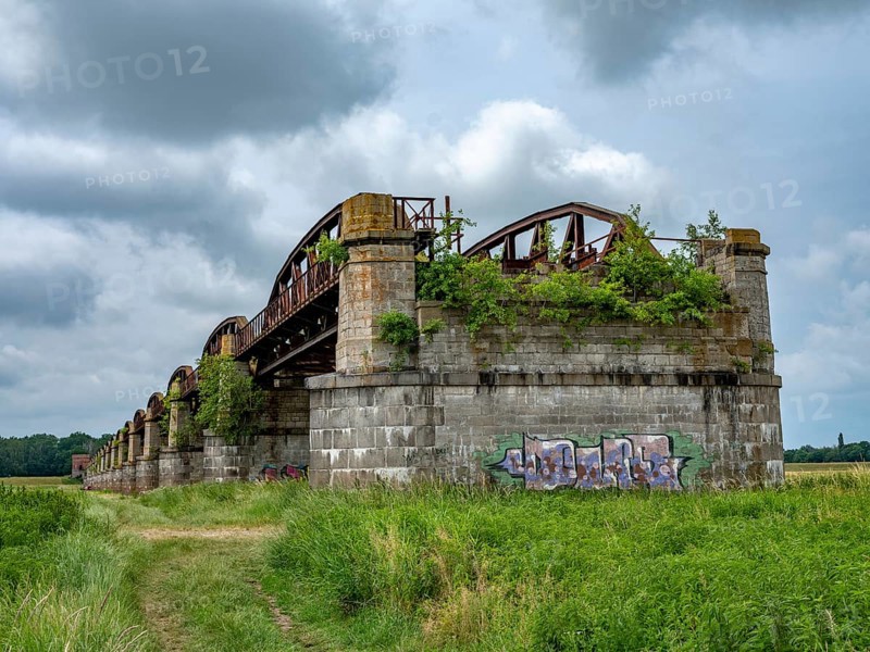 Former Doemitzer railway bridge on the Elbe in Kaltenhof