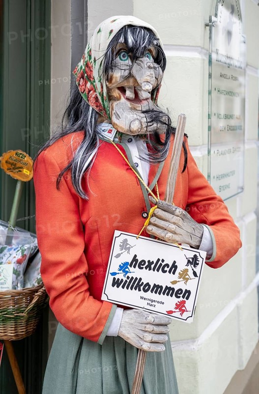 Witch figure as advertising medium in front of a shop in Wernigerode