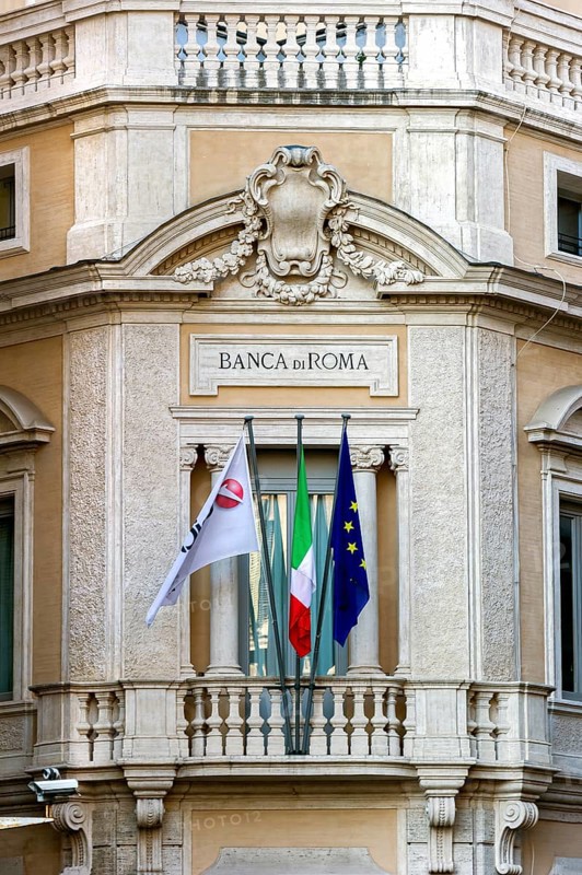 Palazzo De Carolis with headquarters of Banca di Roma