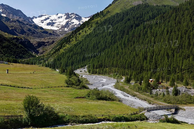 Hinteres Suldental with Suldenbach and bridge