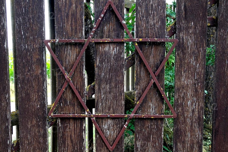 Entrance gate Jewish cemetery