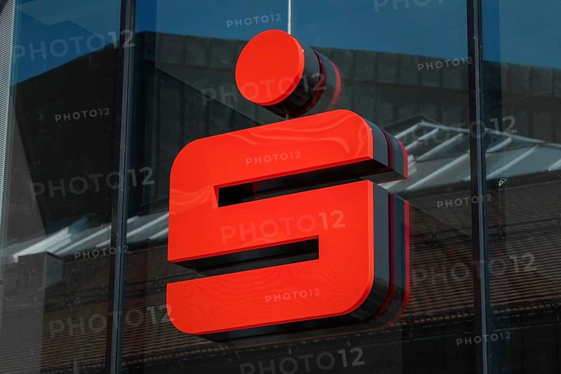 The logo of the Kreis- und Stadtsparkasse Erding can be seen on the facade of the company's new head office in Erding