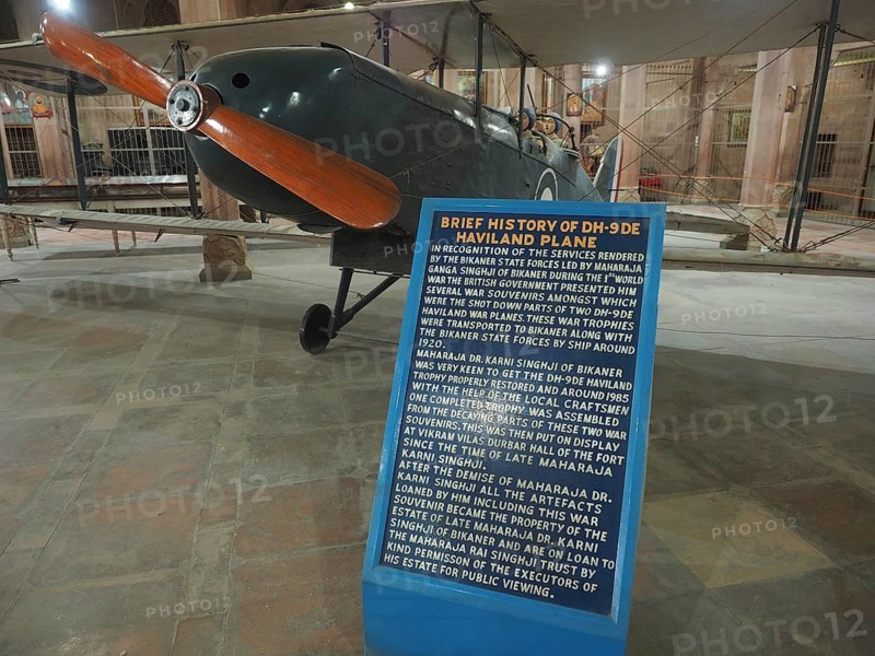 Biplane aircraft