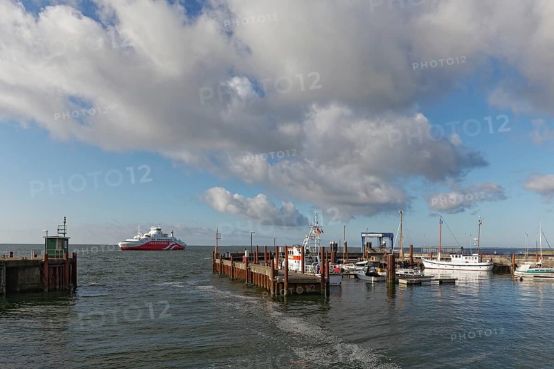 FRS Sylt ferry sails into Lister Harbour