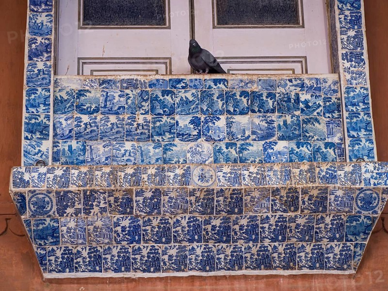 Dutch tile bay window