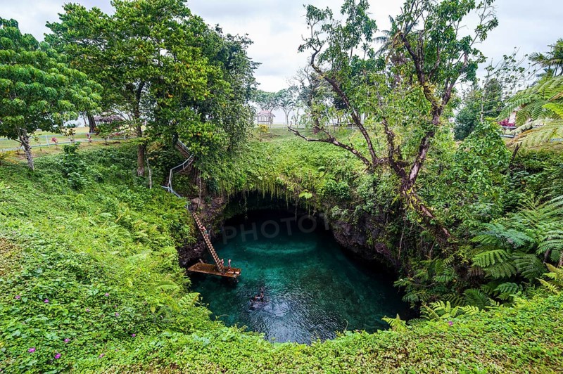 To sua ocean trench in Upolo