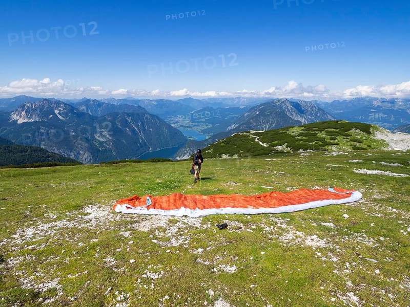 Paragliding on the Krippenstein with Lake Hallstatt