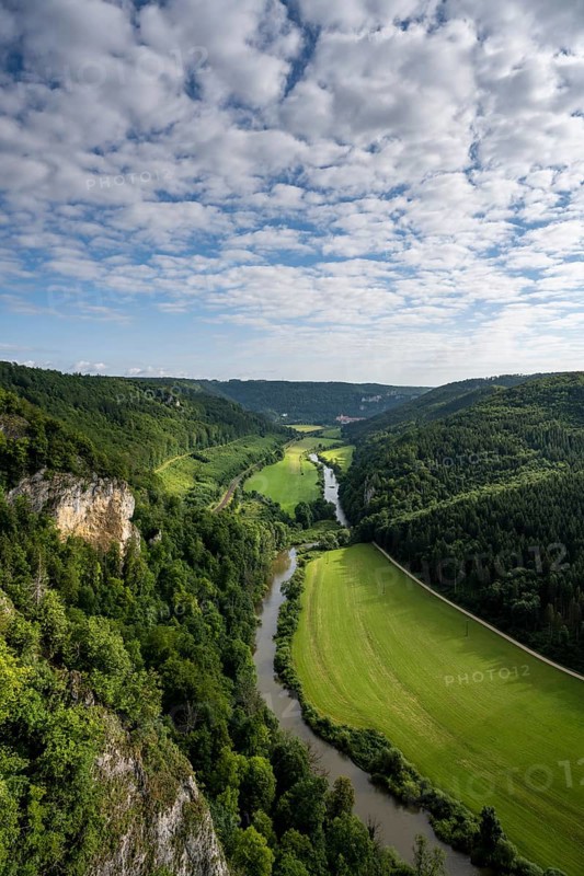 View from the Knopfmacherfelsen into the Danube valley