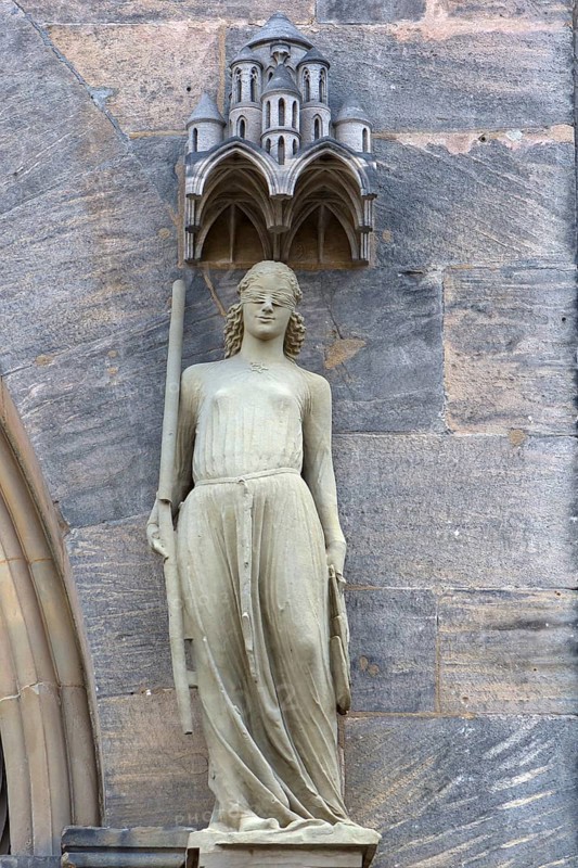 Sculpture of the synagogue