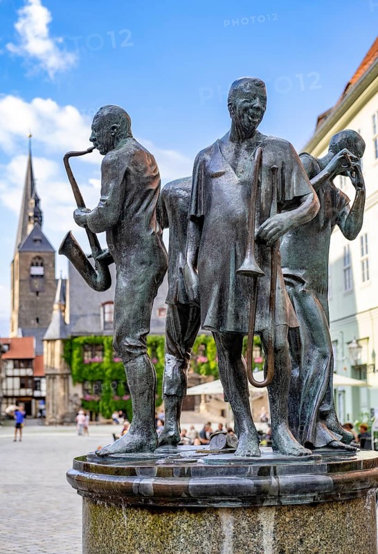 Sculpture Muenzenberger Musikanten on the fountain at the market place in Quedlinburg