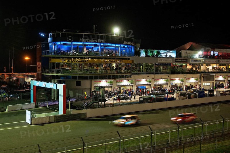 Illuminated pit lane